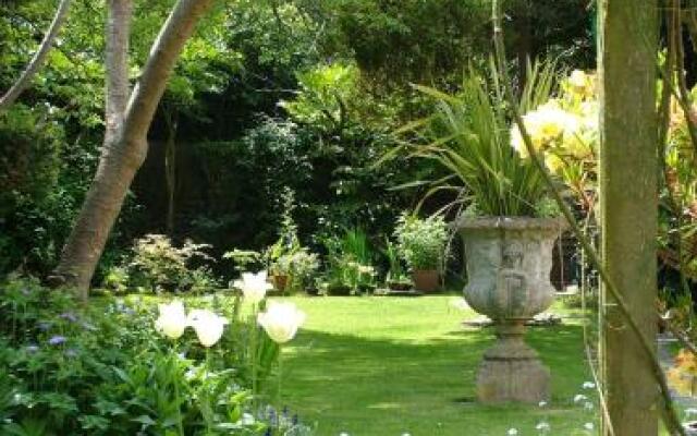 Bed & Breakfast at Ocklynge Manor