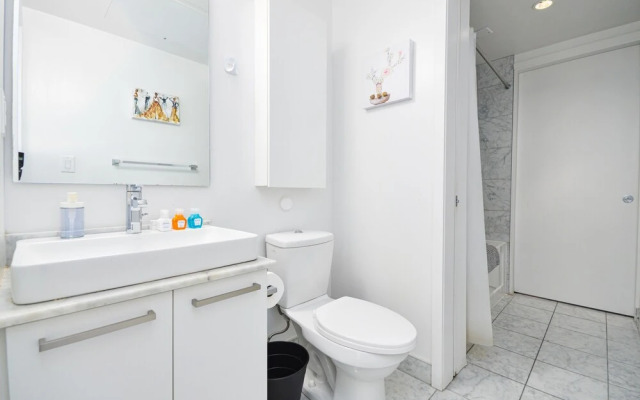 Downtown Toronto Condo near Scotiabank Arena
