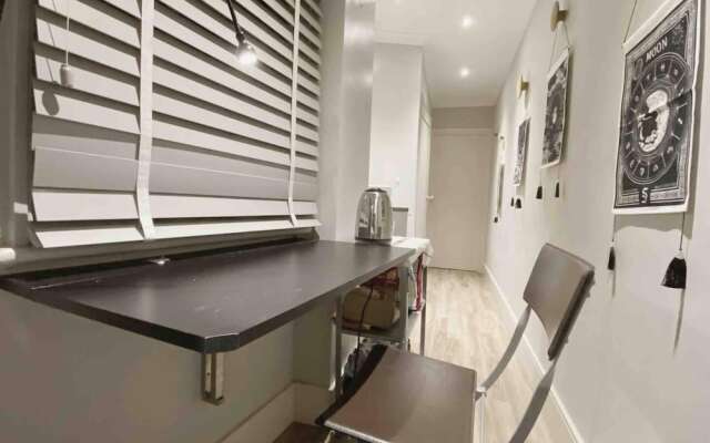 Modern Central 3-brs House With 3 Bths 2 Hottube