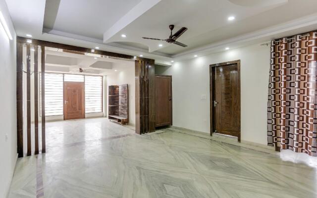 OYO 76178 Premium Stays