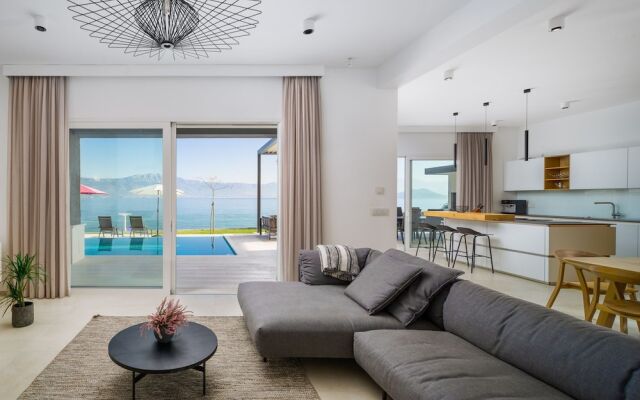 Beachfront Villa Grey Martini with Pool