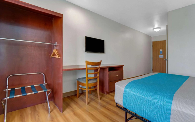 Motel 6 Idaho Falls, ID - Snake River