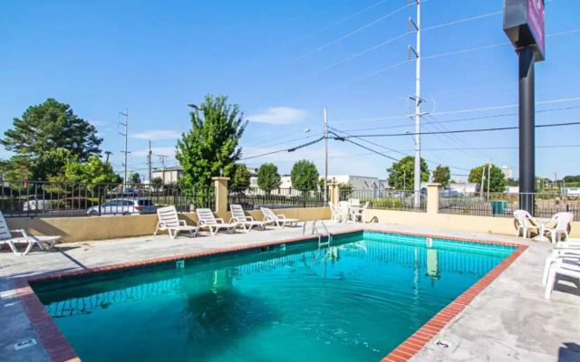 Super 8 by Wyndham Jackson MS Near the Fairgrounds