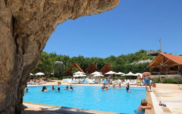 Wood Hills Hotel & Resort