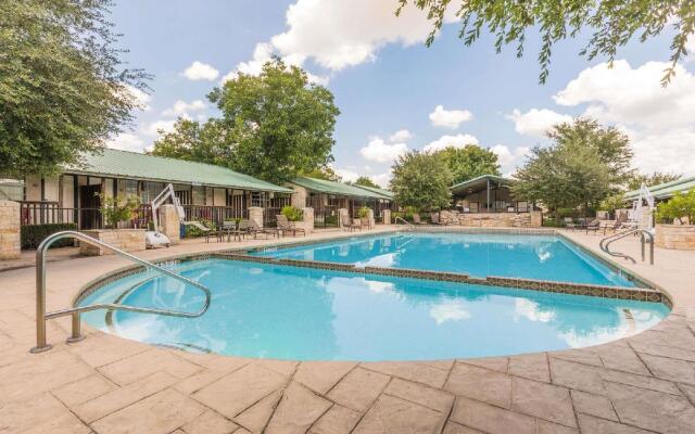 Travelodge Inn & Suites by Wyndham San Antonio Airport