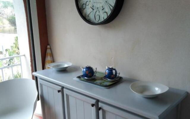 Appartement T2 avec piscine a 100 m de la plage