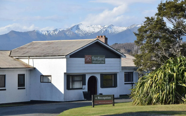 Fiordland National Park Lodge