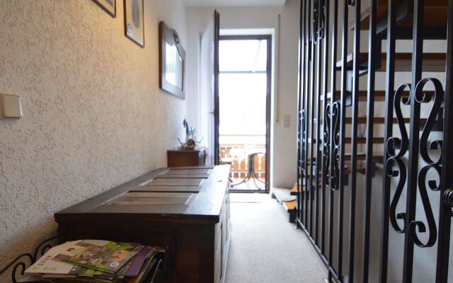 Charming Apartment in Daun Near Lake