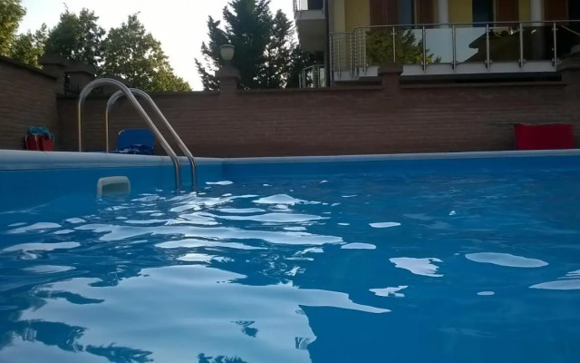 B&B Swimming Pool