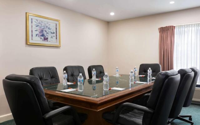 SureStay Plus by Best Western Windsor