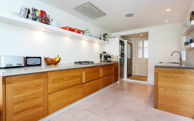 Veeve - Highgate Retreat