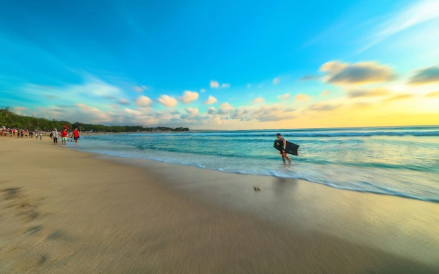 Super OYO Townhouse Oak Maxi Hotel Legian