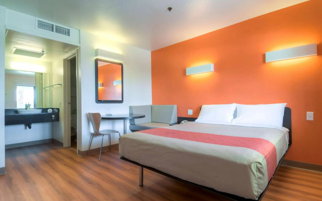 Motel 6 Palm Springs, CA - Downtown
