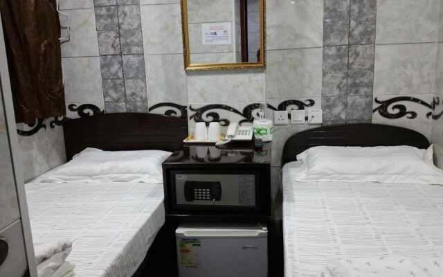 Gold Sparrow Hotel