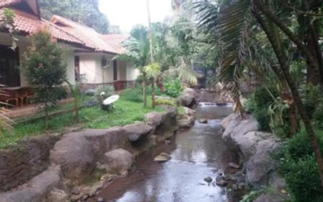RedDoorz Resort @ Cimahpar Bogor