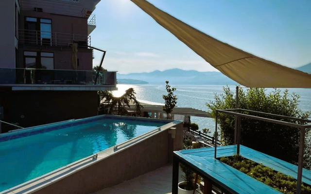 . RIVIERA 990 - Camere de Inchiriat