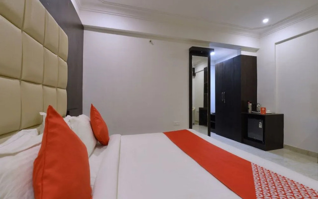 OYO 12694 Hotel Bauji Palace