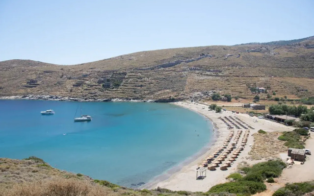 Spathi Beach Bar Restaurant & Suites