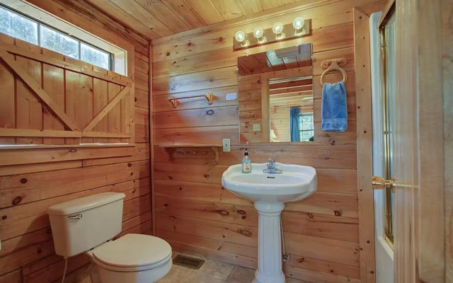 A Stellar 2bed 2bath Minutes to Parkway