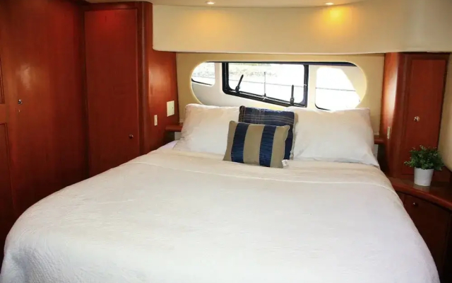 Dockside Boat & Bed Long Beach