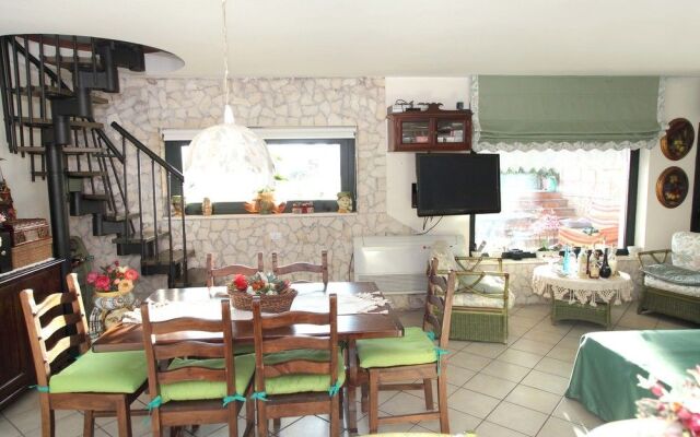 Collina House