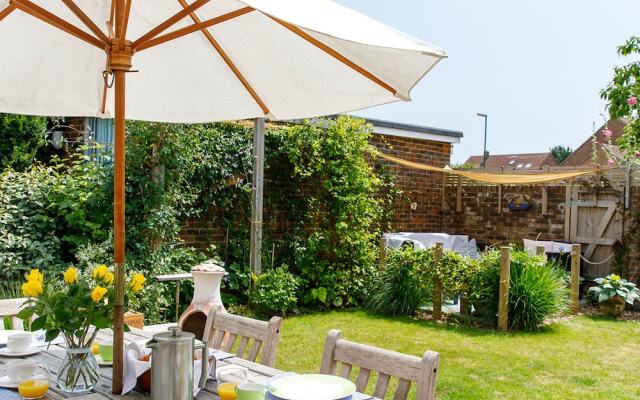Pretty Coastal Home in Bosham Close to Water