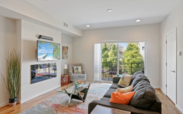 Modern Condo with Stunning Mtn Views