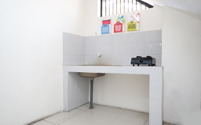 Oyo Life 1817 Kost Agus Salim