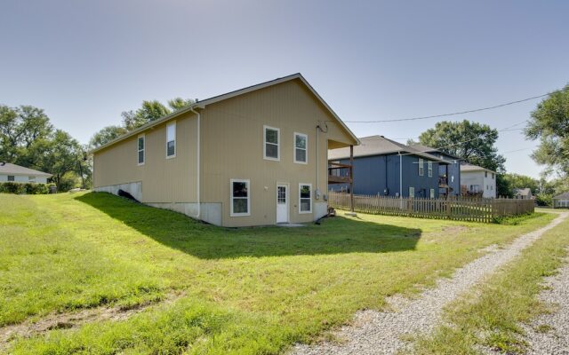 Family-friendly Lansing Home With Covered Balcony!