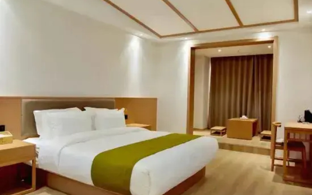 Jushang Hotel (Zhoukou Municipal Government Liberal Arts College)