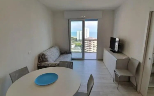 Ideal Getaway Apartment Near the Beach