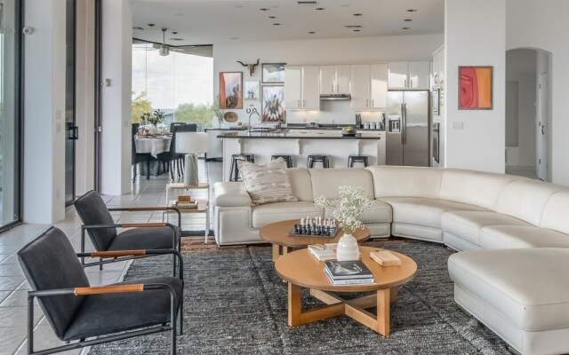 Fallbrook by Avantstay | Luxury Home on 40acres W/Pool, Putting Green & Rooftop