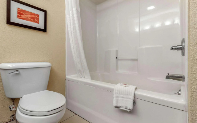 Comfort Inn & Suites Hays I-70