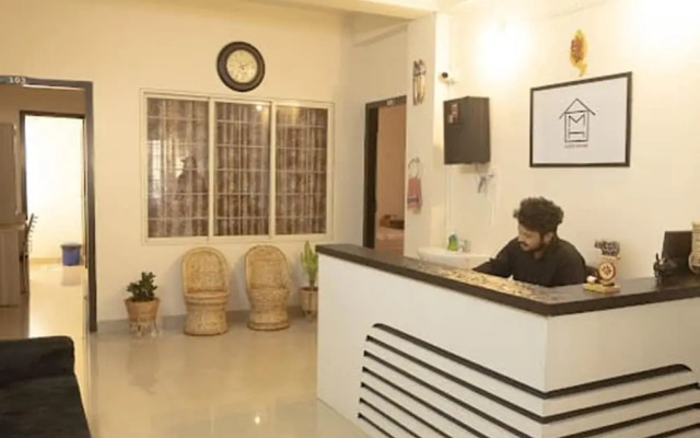 Malini Homes - Food & Lodging