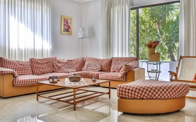 Maltezos Villa