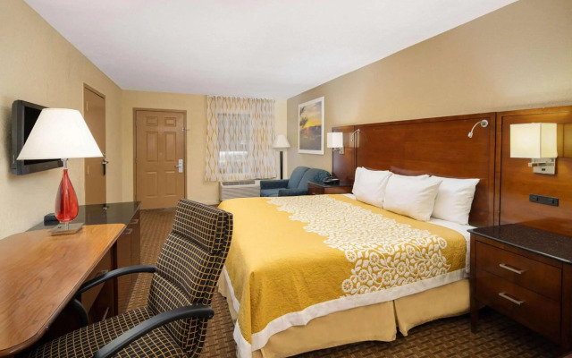 Historic Whispering Woods Hotel & Conference Center