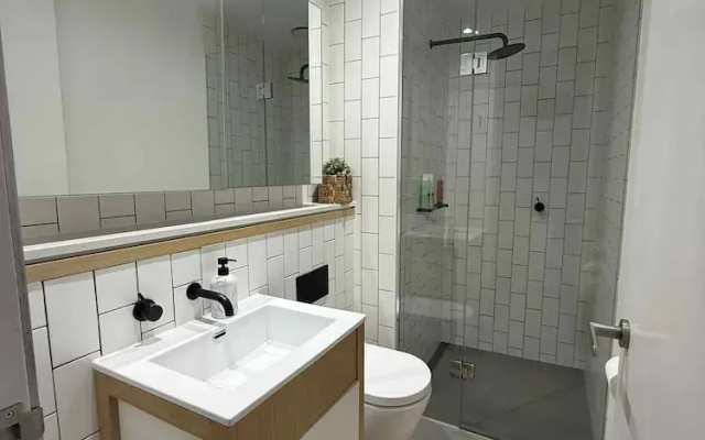 Cosy 2 Bedroom Apartment With Pool, gym and Sauna