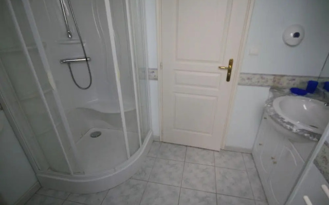 Scenic Villa in Moelan sur mer With Sauna