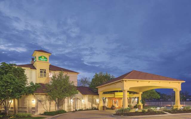 La Quinta Inn & Suites by Wyndham St. Louis Westport