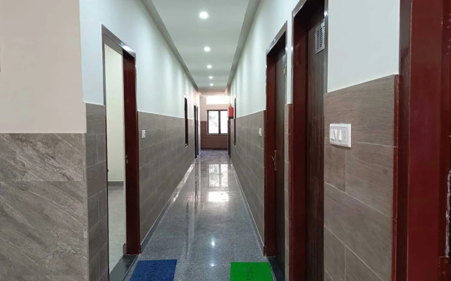 Shri Girraj Residency