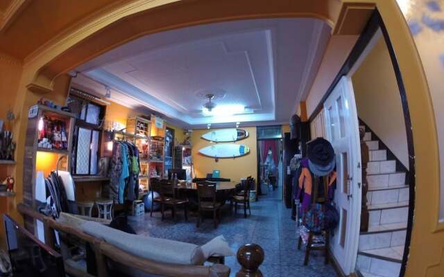 Donghe Surf Shop & Hostel - Taitung