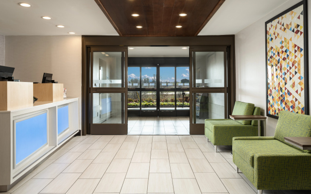 Holiday Inn Express & Suites Olive Branch by IHG