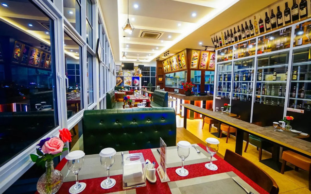 Green Rose Hotel