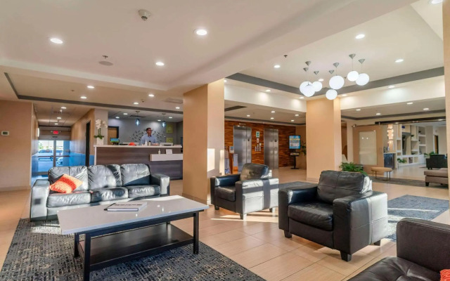 Gateway Hotel & Suites, Ascend Hotel Collection