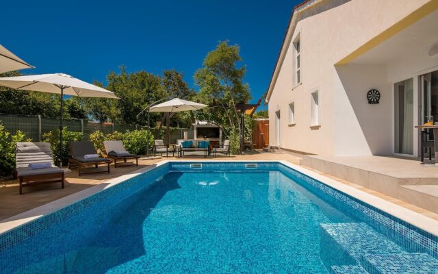 Beautiful Home in Kras With Wifi and 3 Bedrooms