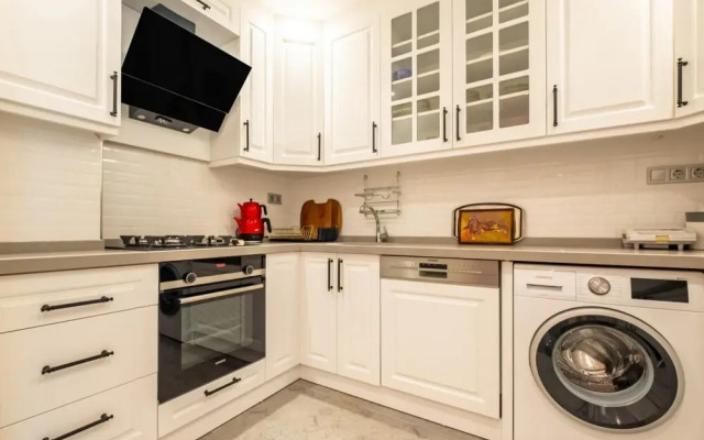 Bright and Central Flat in Kadikoy With Balcony
