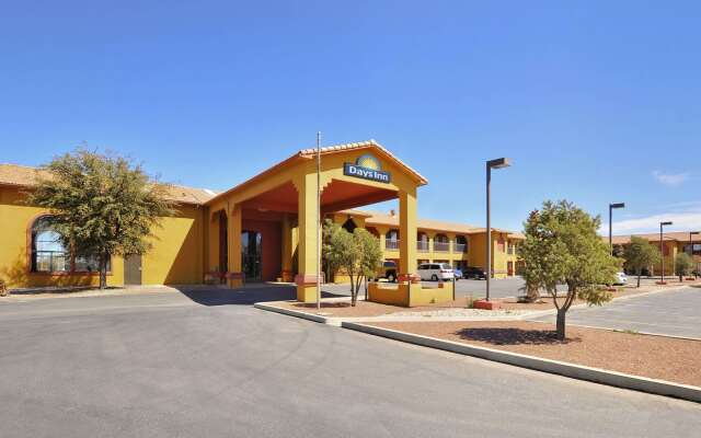 Days Inn by Wyndham Carlsbad