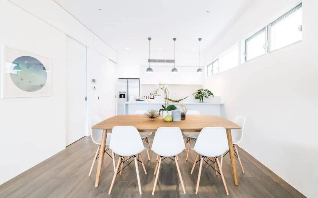 BB56 Bright and Breezy Bondi Beach House