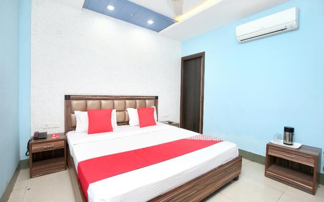 OYO 15030 Hotel ESS PEE Grand