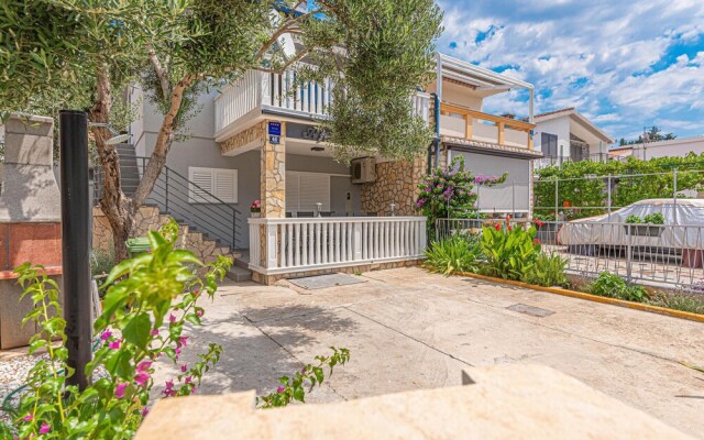 Nice Apartment in Pirovac With Wifi and 1 Bedrooms